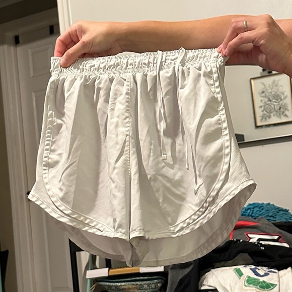 White Nike shorts - Picture 1 of 1